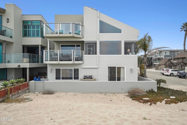 3903 Ocean Dr, Oxnard, CA 93035 - back of property featuring stucco siding