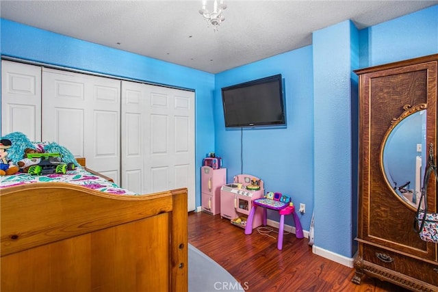 375 E County Line Rd, Calimesa, CA 92320 - bedroom with wood finished floors and a closet