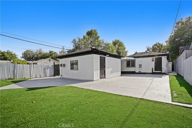 5616 Buffalo Ave, Valley Glen, CA 91401 - rear view of house with a patio area