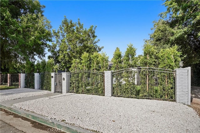 5616 Buffalo Ave, Valley Glen, CA 91401 - view of gate