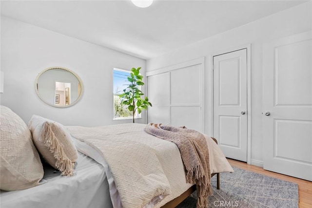 6454 Baird Ave, Reseda, CA 91335 - bedroom with light wood-style flooring
