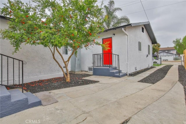 343 E 98th St, Los Angeles, CA 90003 - view of front of house with stucco siding and fence