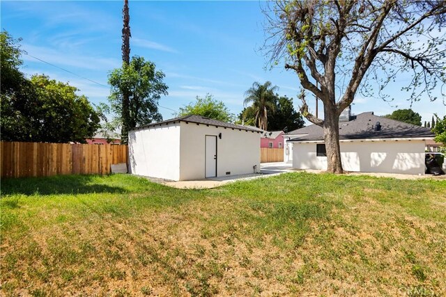6916 Etiwanda Ave, Reseda, CA 91335 - back of property featuring stucco siding, an outbuilding, and a storage unit