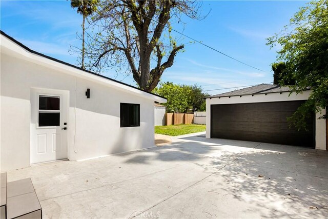 6916 Etiwanda Ave, Reseda, CA 91335 - detached garage with fence