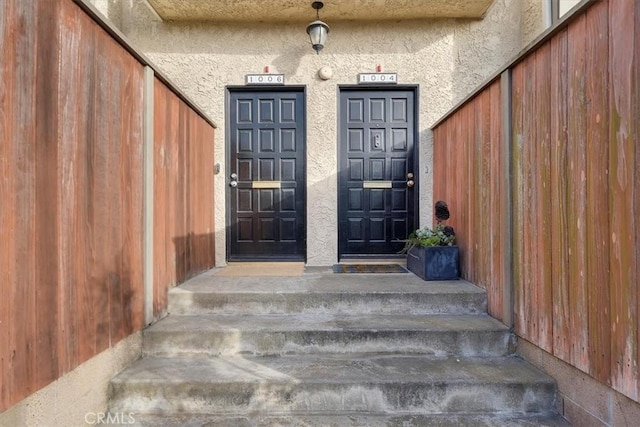 1006 Palm Ln, Redondo Beach, CA 90278 - view of exterior entry featuring stucco siding