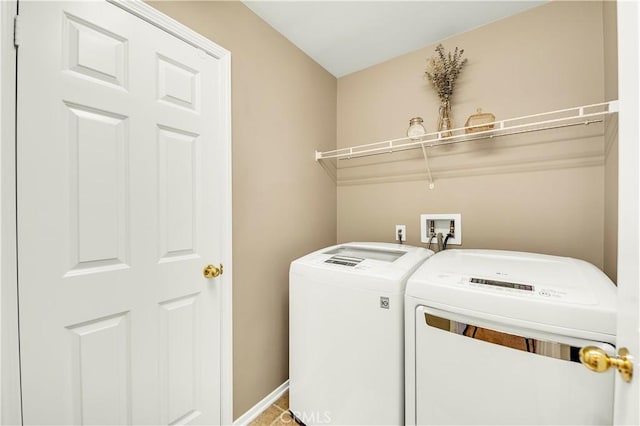 29288 Woodlea Ln, Menifee, CA 92584 - laundry room with washer and dryer