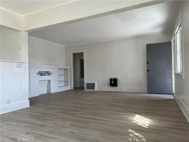 1073 Orizaba Ave, Long Beach, CA 90804 - unfurnished living room featuring ornamental molding, wood finished floors, and baseboards