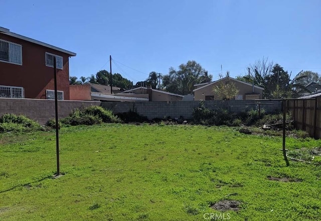 332 W Laurel, Compton, CA 90220 - view of yard