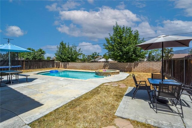 1065 Sycamore Ln, San Jacinto, CA 92582 - view of swimming pool with a fenced backyard, a patio, and a pool with connected hot tub