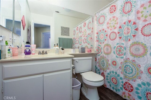1065 Sycamore Ln, San Jacinto, CA 92582 - bathroom with toilet, wood finished floors, vanity, and a shower with shower curtain