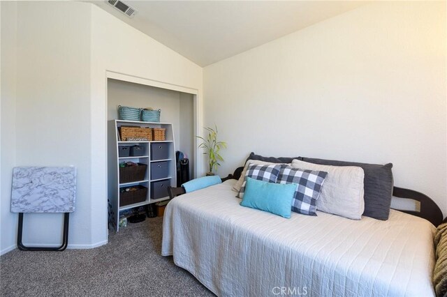1065 Sycamore Ln, San Jacinto, CA 92582 - bedroom featuring carpet, vaulted ceiling, and baseboards