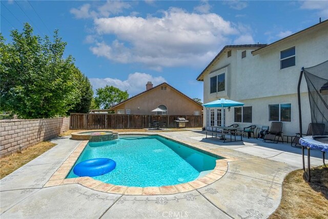 1065 Sycamore Ln, San Jacinto, CA 92582 - view of pool with a patio area, a fenced backyard, and a pool with connected hot tub