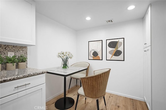 4542 Willis Ave Unit 107, Sherman Oaks, CA 91403 - dining room featuring light wood-style floors, baseboards, and recessed lighting