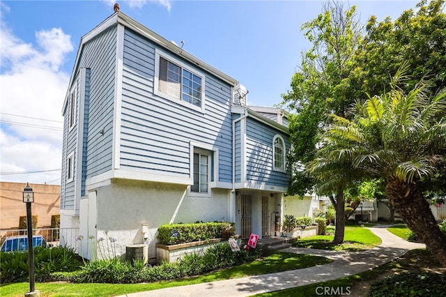 21814 Belshire Ave Unit 2, Hawaiian Gardens, CA 90716 - view of front facade featuring stucco siding
