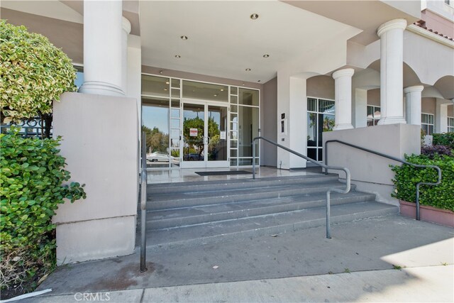 3750 Santa Rosalia Dr Unit 614, Los Angeles, CA 90008 - entrance to property featuring stucco siding