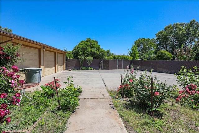 442 R St, Merced, CA 95341 - view of yard featuring a garage