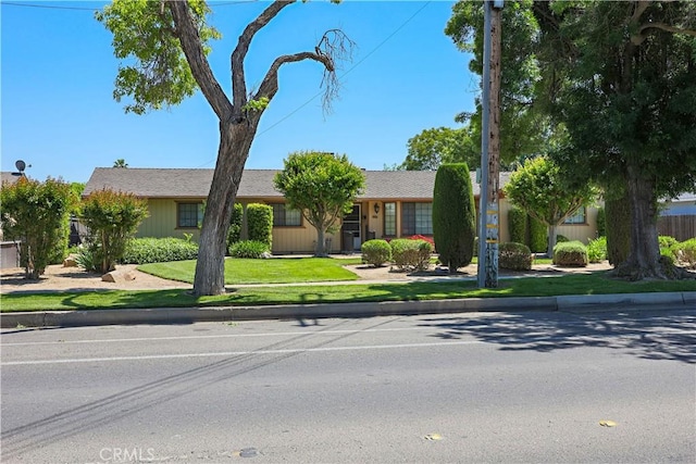 442 R St, Merced, CA 95341 - single story home with a front lawn