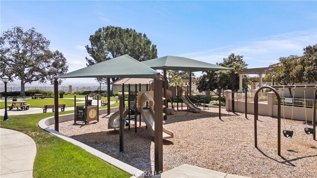 2 Corte Lateuza, Lake Elsinore, CA 92532 - community jungle gym with a yard