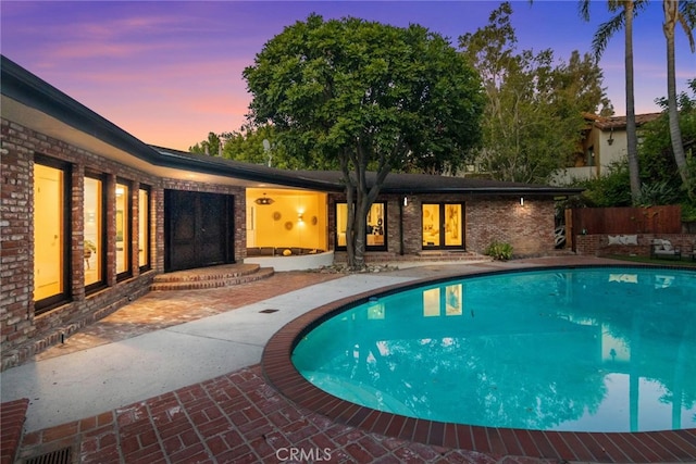 3828 Alomar Dr, Sherman Oaks, CA 91423 - swimming pool featuring a patio
