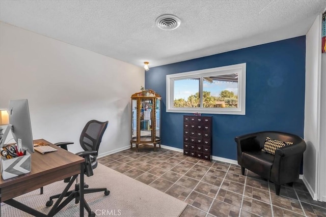 56772 Kismet Rd, Yucca Valley, CA 92284 - office featuring baseboards and a textured ceiling