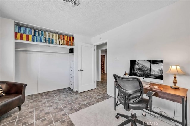56772 Kismet Rd, Yucca Valley, CA 92284 - office with a textured ceiling