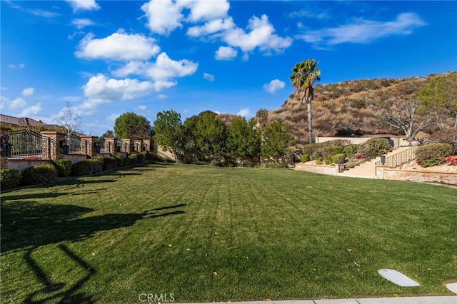 475 W 26th St, Upland, CA 91784 - view of green lawn