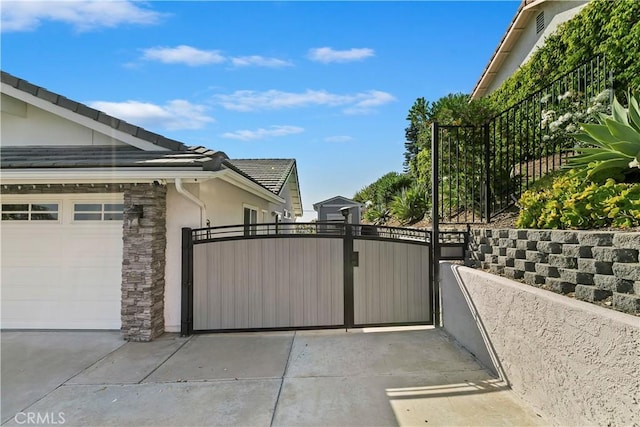 2546 N Orange Hill Ln, Orange, CA 92867 - gate with fence