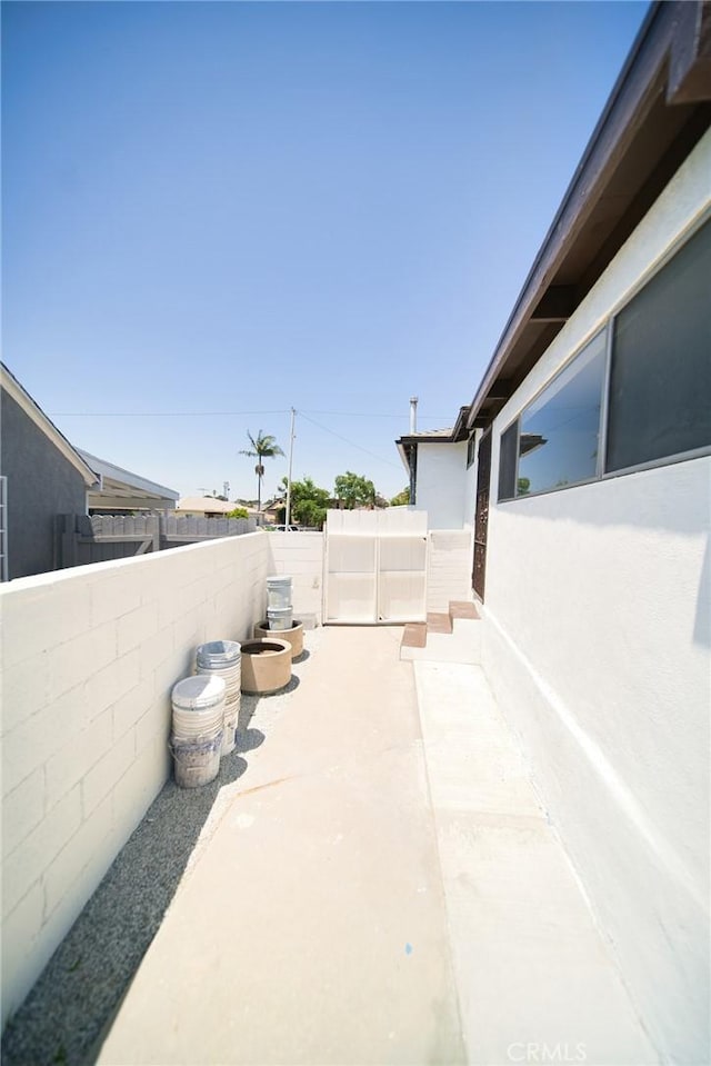 1336 W 118th St, Los Angeles, CA 90044 - view of patio / terrace