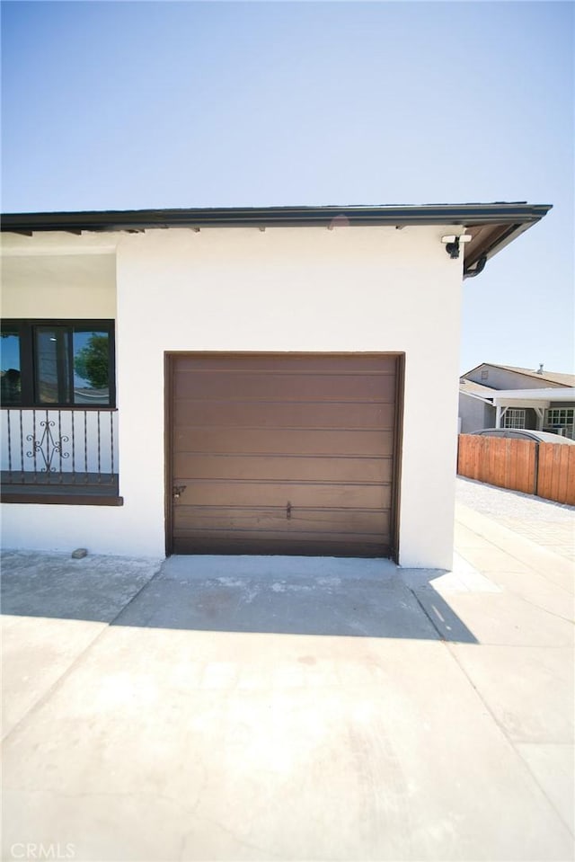 1336 W 118th St, Los Angeles, CA 90044 - garage with driveway