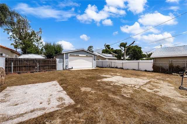 368 W St, Upland, CA 91786 - fenced backyard featuring a garage