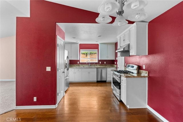 448 Grove Ln, Nipomo, CA 93444 - kitchen with appliances with stainless steel finishes, under cabinet range hood, a sink, and hardwood / wood-style floors