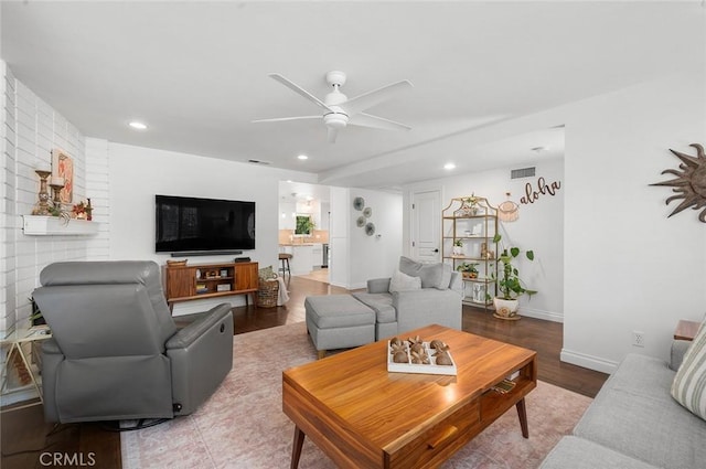 living area featuring ceiling fan, wood finished floors, recessed lighting, and baseboards