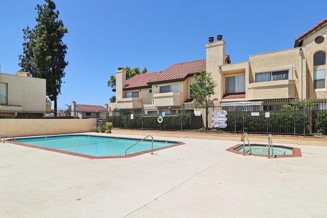 514 Jamacha Rd Unit 17, El Cajon, CA 92019 - community pool featuring a hot tub, fence, a patio area, and a residential view