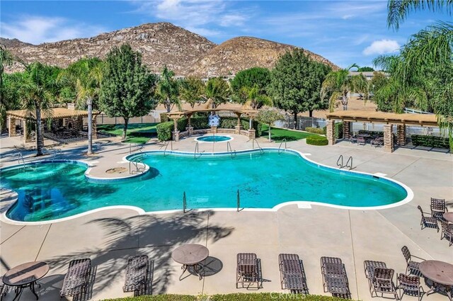 986 Coriander Dr Unit 304, Hemet, CA 92545 - community pool with a mountain view and a patio area