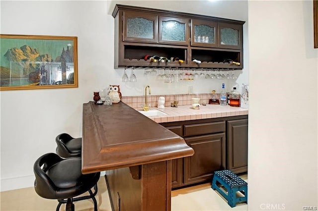 22329 Plummer St, Chatsworth, CA 91311 - indoor wet bar featuring tasteful backsplash