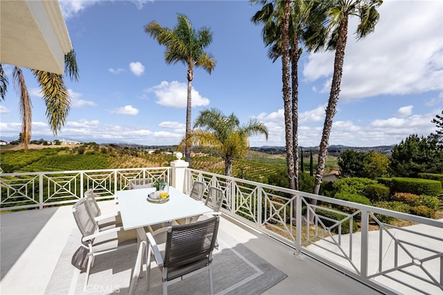 4462 Fallsbrae Rd, Fallbrook, CA 92028 - view of patio / terrace with outdoor dining area