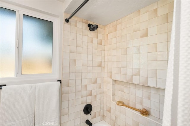 5662 Trail View Pl, Yorba Linda, CA 92886 - full bath with shower / bath combo with shower curtain