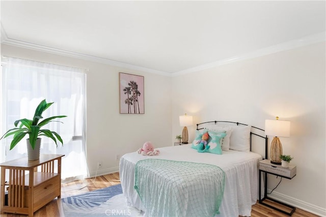 810 Camino Real Unit 104, Redondo Beach, CA 90277 - bedroom with crown molding, baseboards, and light wood-type flooring
