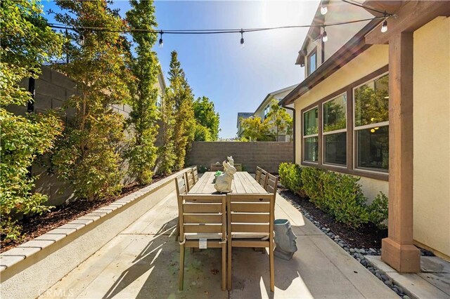 10 Veraz Rd, Rancho Mission Viejo, CA 92694 - view of patio / terrace with outdoor dining space and a fenced backyard