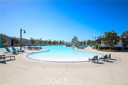 10 Veraz Rd, Rancho Mission Viejo, CA 92694 - community pool with a patio