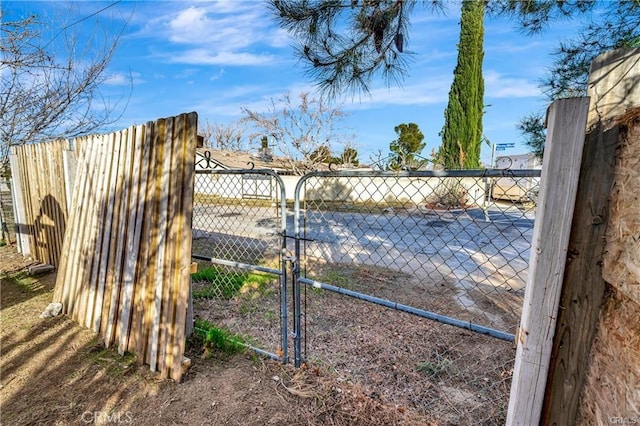 5306 W W Ave M4, Lancaster, CA 93536 - view of gate