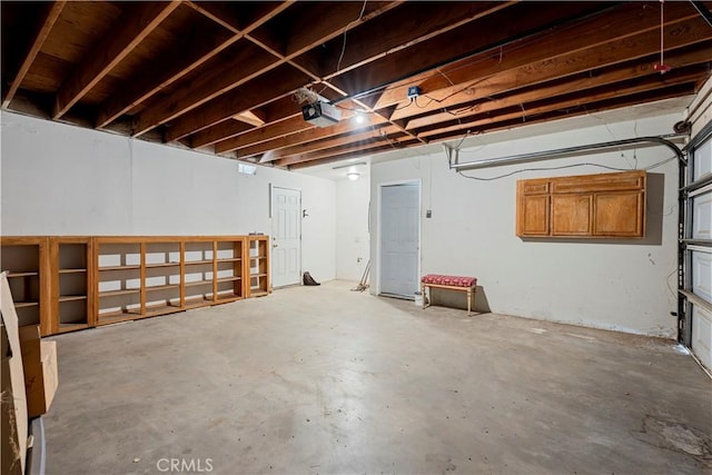 14889 Hartford Ln, Helendale, CA 92342 - garage featuring a garage door opener