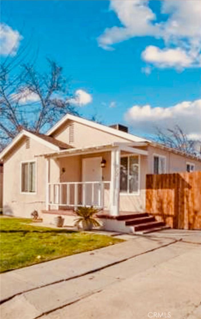 322 Knotts St, Bakersfield, CA 93305 - view of front of home with covered porch