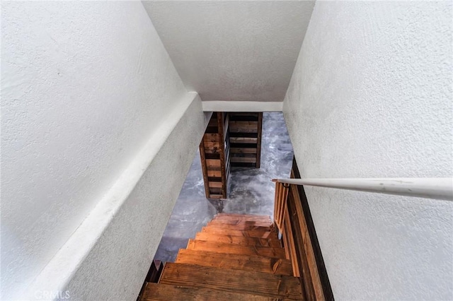 37095 Oak View Rd, Yucaipa, CA 92399 - staircase featuring a textured wall