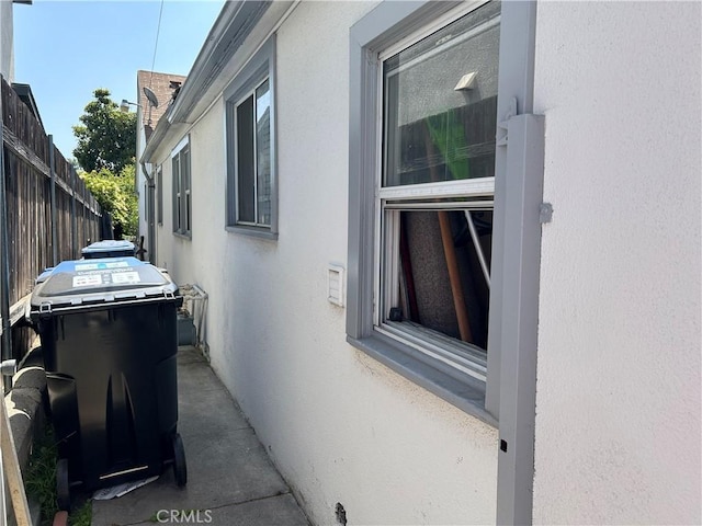 1375-1377 S Cochran Ave Unit 2, Los Angeles, CA 90019 - view of side of home with stucco siding and fence