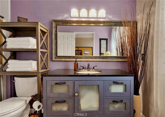 678 Buckingham Sq, Lake Arrowhead, CA 92352 - half bathroom featuring toilet and vanity