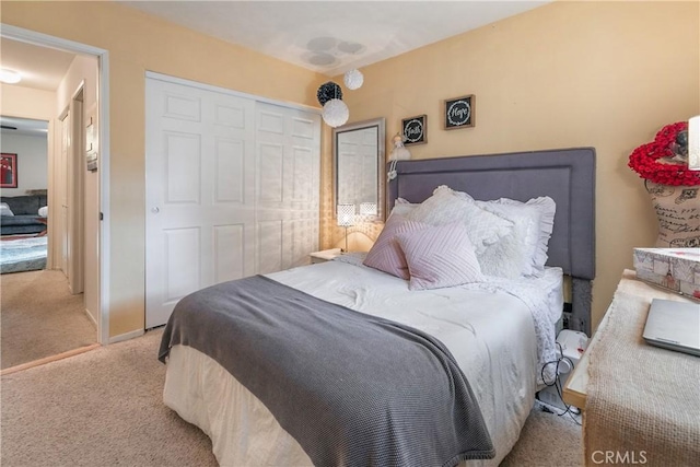 678 Buckingham Sq, Lake Arrowhead, CA 92352 - bedroom with carpet floors and a closet