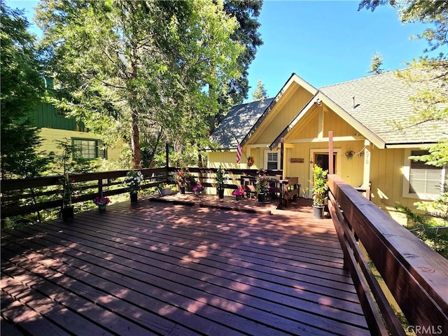 678 Buckingham Sq, Lake Arrowhead, CA 92352 - wooden terrace with outdoor dining area