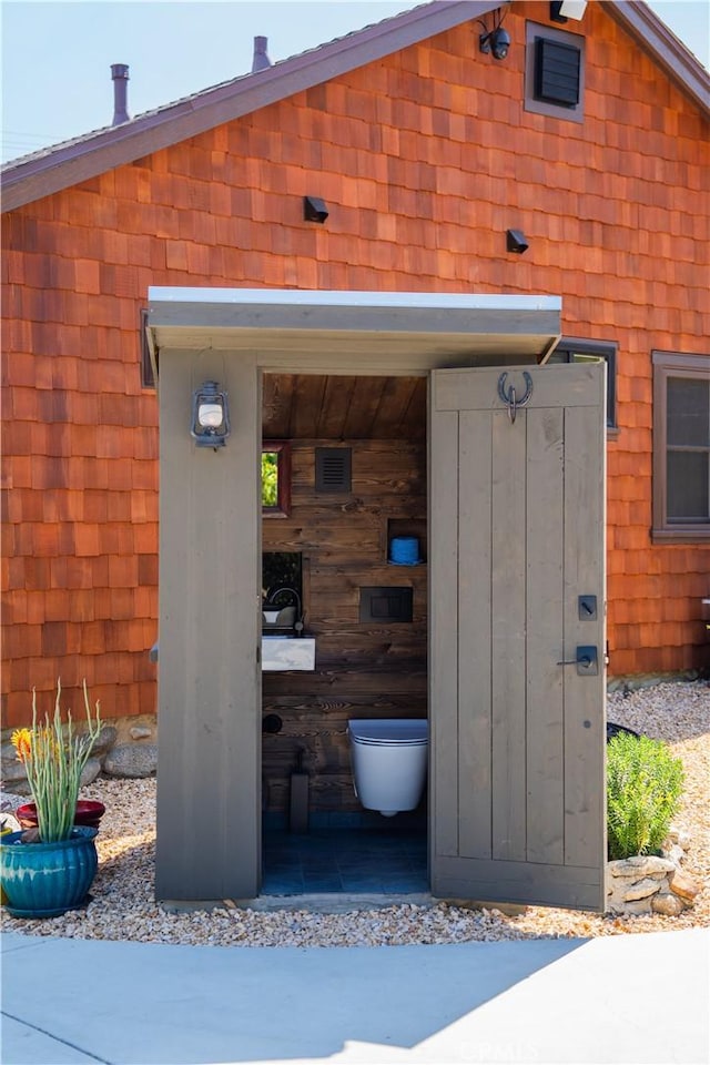 895 W 23rd St, Upland, CA 91784 - view of outdoor structure with an outbuilding