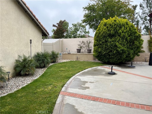 1321 Cypress Point Dr, Banning, CA 92220 - view of yard with a patio area